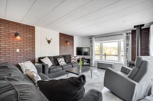 Living Room - 924 Rue Claude, Saint-Sauveur, QC - Indoor Photo Showing Living Room