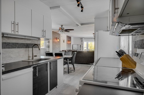 Kitchen - 924 Rue Claude, Saint-Sauveur, QC - Indoor Photo Showing Kitchen