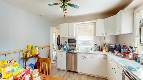 32 Waldie Road, Kimberley, BC - Indoor Photo Showing Kitchen