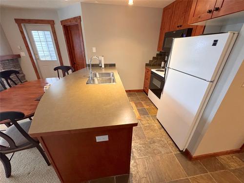 115-4559 Timberline Crescent, Fernie, BC - Indoor Photo Showing Kitchen With Double Sink