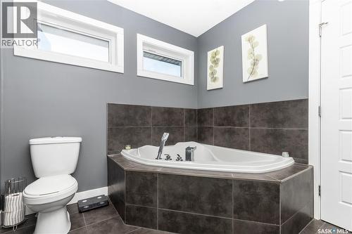 907 Werschner Crescent, Saskatoon, SK - Indoor Photo Showing Bathroom