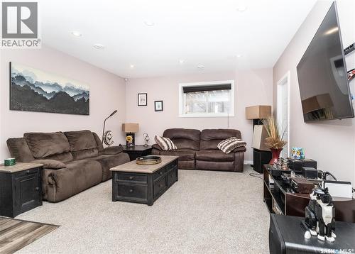 907 Werschner Crescent, Saskatoon, SK - Indoor Photo Showing Living Room