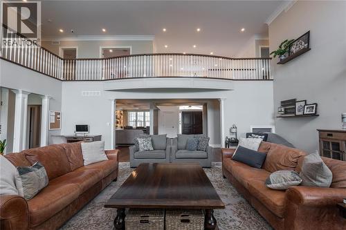 647 St Clair Parkway, St Clair, ON - Indoor Photo Showing Living Room