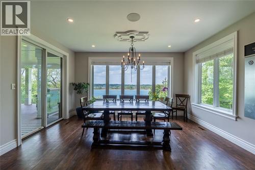 647 St Clair Parkway, St Clair, ON - Indoor Photo Showing Dining Room