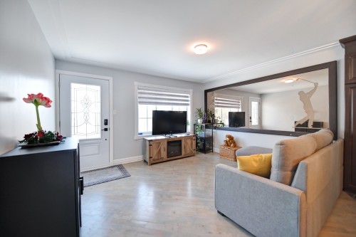 Salon - 334 Rue St-André, Laval (Pont-Viau), QC - Indoor Photo Showing Living Room