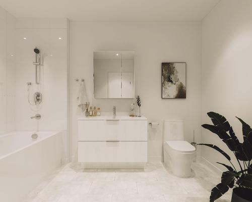 Bathroom - 102-570 Rue Du Ruisseau, Mont-Tremblant, QC - Indoor Photo Showing Bathroom