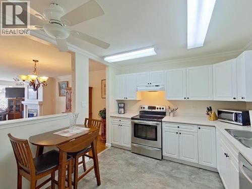 104-4685 Joyce Ave, Powell River, BC - Indoor Photo Showing Kitchen