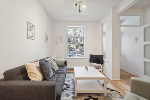 Salon - 5305 Rue Marquette, Montréal (Le Plateau-Mont-Royal), QC - Indoor