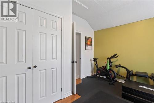 33 Oxford Street, Hamilton, ON - Indoor Photo Showing Gym Room