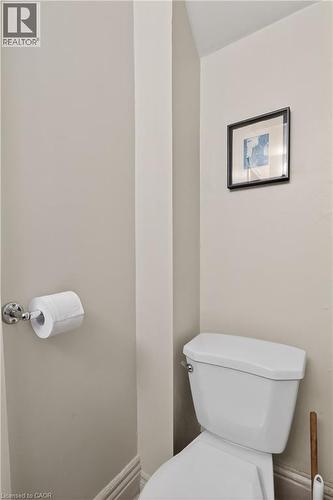 33 Oxford Street, Hamilton, ON - Indoor Photo Showing Bathroom