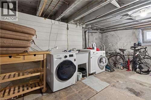 33 Oxford Street, Hamilton, ON - Indoor Photo Showing Laundry Room