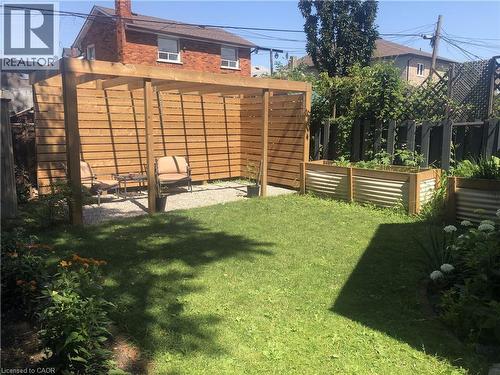 Yard in Summer - 33 Oxford Street, Hamilton, ON - Outdoor