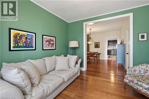 33 Oxford Street, Hamilton, ON - Indoor Photo Showing Living Room