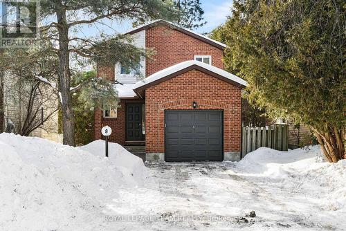 8 HOMESTEAD STREET  Ottawa, ON K2E 7N8