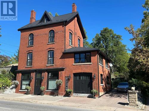 11 MAIN STREET S  Milton, ON L0P 1B0