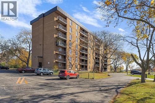 6690 THORNBERRY Unit# 240  Windsor, ON N8T 2X2