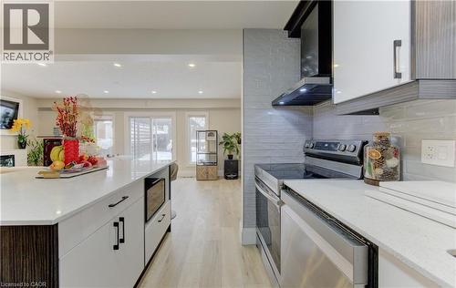 43 Seabrook Drive, Kitchener, ON - Indoor Photo Showing Kitchen With Upgraded Kitchen