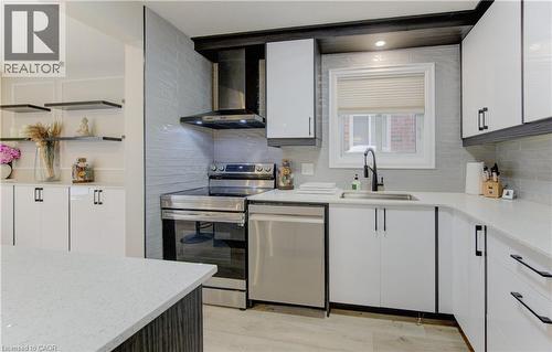 43 Seabrook Drive, Kitchener, ON - Indoor Photo Showing Kitchen