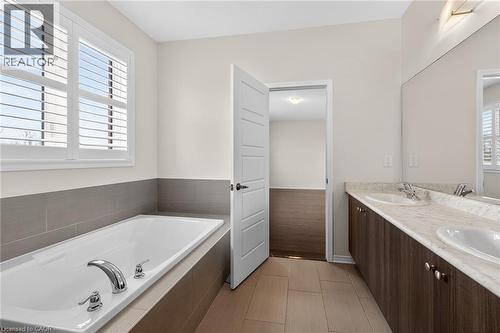 17 Larry Crescent, Caledonia, ON - Indoor Photo Showing Bathroom