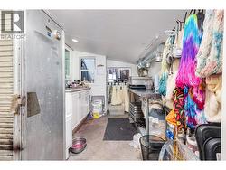 workshop, with running water and heat - 