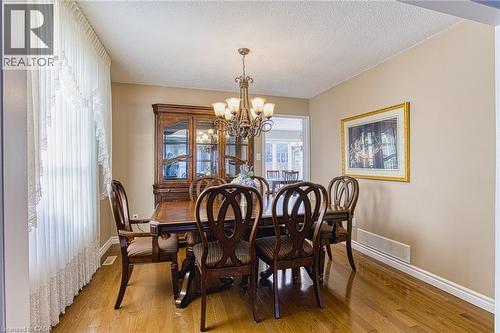 211 Rushdale Drive, Hamilton, ON - Indoor Photo Showing Dining Room