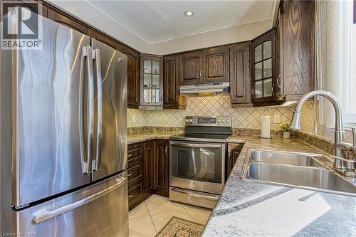 211 Rushdale Drive, Hamilton, ON - Indoor Photo Showing Kitchen With Double Sink With Upgraded Kitchen