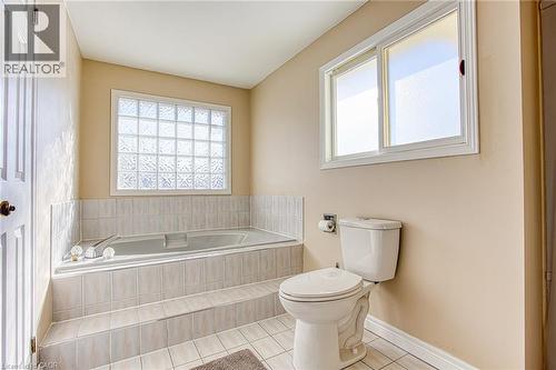 211 Rushdale Drive, Hamilton, ON - Indoor Photo Showing Bathroom