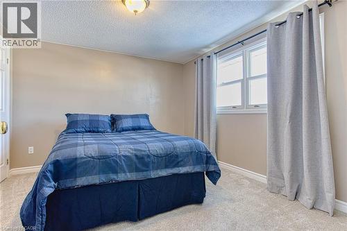 211 Rushdale Drive, Hamilton, ON - Indoor Photo Showing Bedroom
