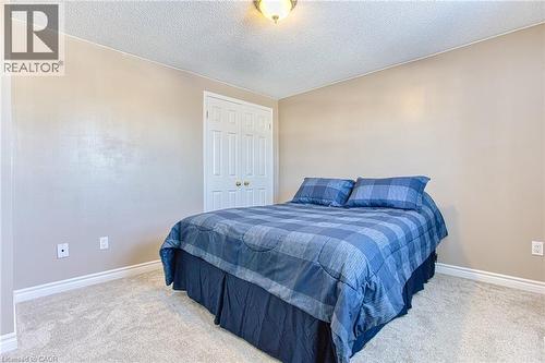 211 Rushdale Drive, Hamilton, ON - Indoor Photo Showing Bedroom