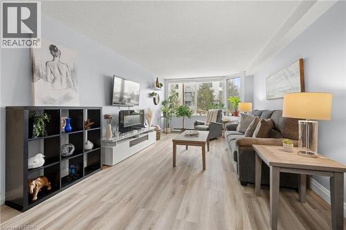 35 GREEN VALLEY Drive Unit# 204  Kitchener, ON N2P 2A5