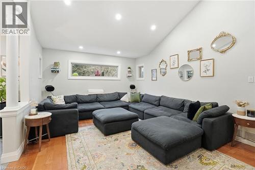 17 Krieghoff Drive, Hamilton, ON - Indoor Photo Showing Living Room