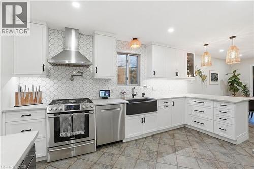 17 Krieghoff Drive, Hamilton, ON - Indoor Photo Showing Kitchen With Upgraded Kitchen