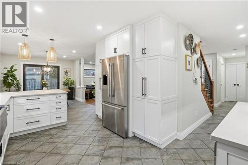 17 Krieghoff Drive, Hamilton, ON - Indoor Photo Showing Kitchen With Upgraded Kitchen