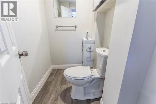 2331 Barclay Road, Burlington, ON - Indoor Photo Showing Bathroom