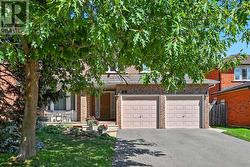 44 INVERHURON TRAIL  Oakville, ON L6H 5Z7