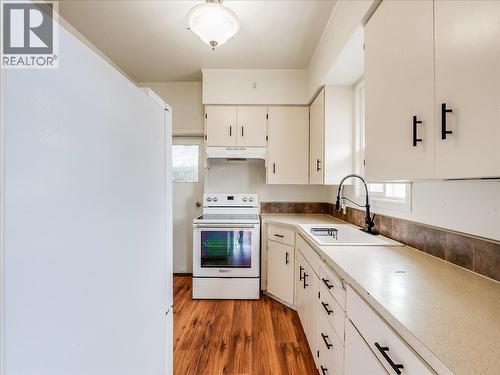 1706 Fourth Avenue, Trail, BC - Indoor Photo Showing Kitchen