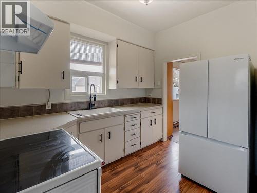 1706 Fourth Avenue, Trail, BC - Indoor Photo Showing Kitchen