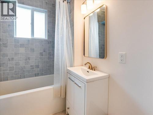 1706 Fourth Avenue, Trail, BC - Indoor Photo Showing Bathroom