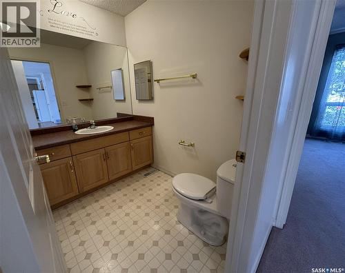 105 111 2Nd Avenue E, Rosetown, SK - Indoor Photo Showing Bathroom