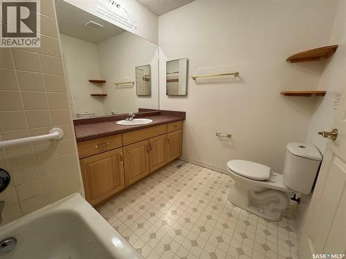 105 111 2Nd Avenue E, Rosetown, SK - Indoor Photo Showing Bathroom