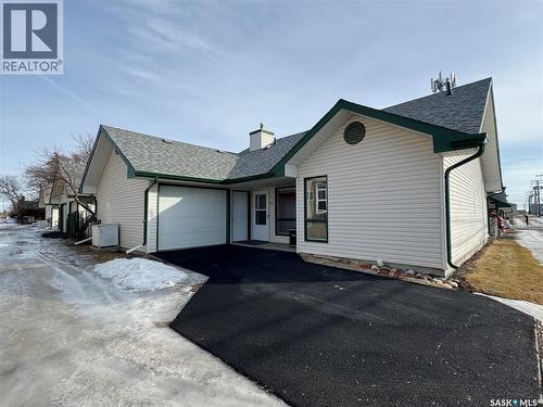 105 111 2Nd Avenue E, Rosetown, SK - Outdoor