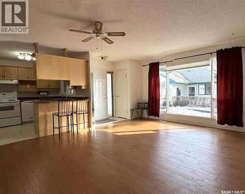 105 111 2Nd Avenue E, Rosetown, SK - Indoor Photo Showing Kitchen
