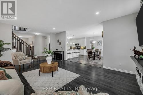 297 Thomas Slee Drive, Kitchener, ON - Indoor Photo Showing Living Room