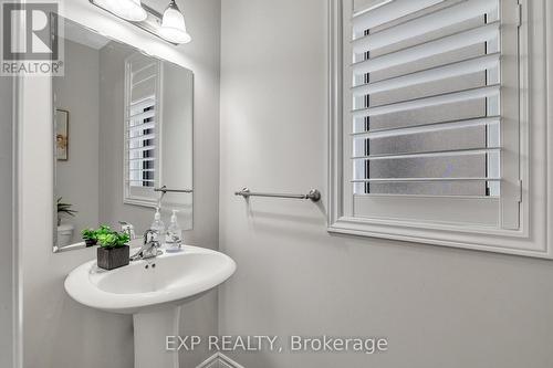 297 Thomas Slee Drive, Kitchener, ON - Indoor Photo Showing Bathroom