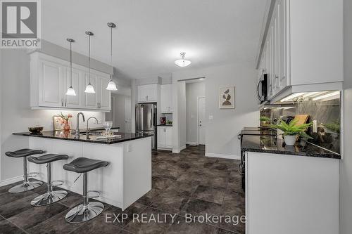 297 Thomas Slee Drive, Kitchener, ON - Indoor Photo Showing Kitchen With Upgraded Kitchen