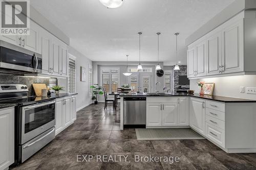 297 Thomas Slee Drive, Kitchener, ON - Indoor Photo Showing Kitchen With Upgraded Kitchen