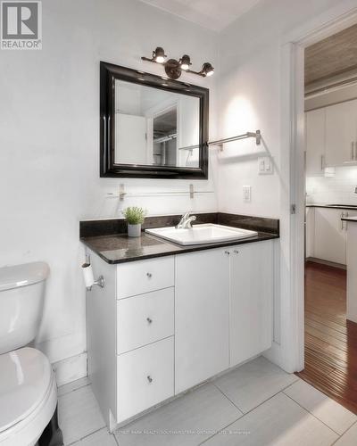 103 - 15 Devitt Avenue S, Waterloo, ON - Indoor Photo Showing Bathroom