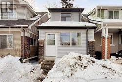 366 COXWELL AVENUE  Toronto, ON M4L 3B7