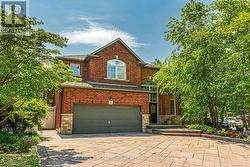 4 MOONSTONE COURT  Hamilton, ON L9B 2Y1
