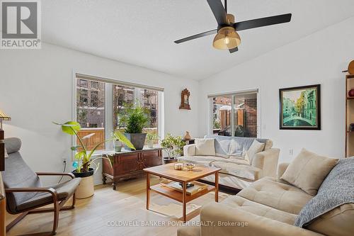17 - 1337 Commissioners Road W, London South (South B), ON - Indoor Photo Showing Living Room
